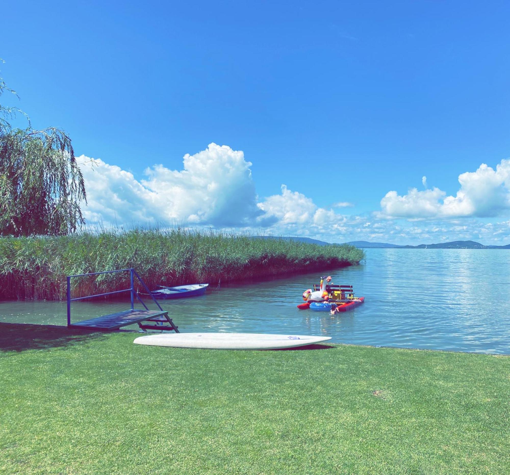 Balaton A Kertben - Balaton In The Garden - Beachfront Houses With Beautiful View, Private Beach 鲍洛通费尼韦什 外观 照片