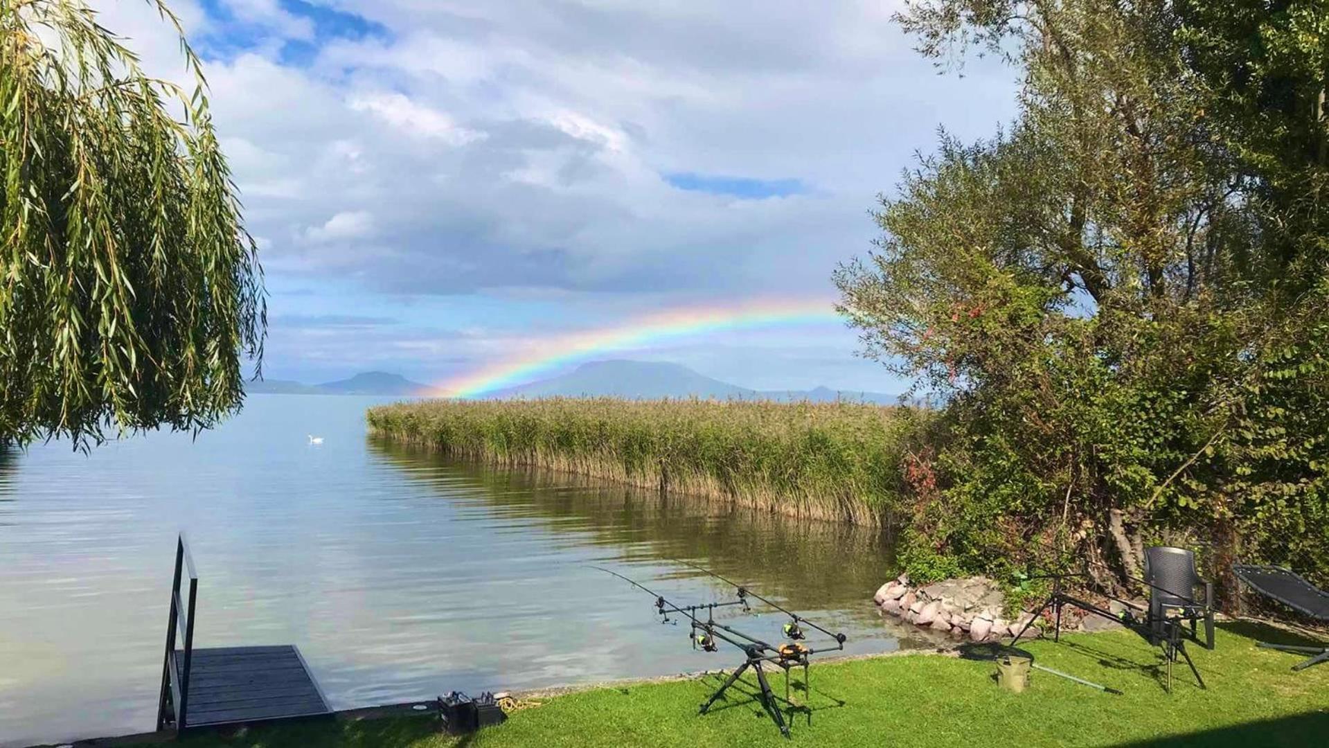 Balaton A Kertben - Balaton In The Garden - Beachfront Houses With Beautiful View, Private Beach 鲍洛通费尼韦什 外观 照片