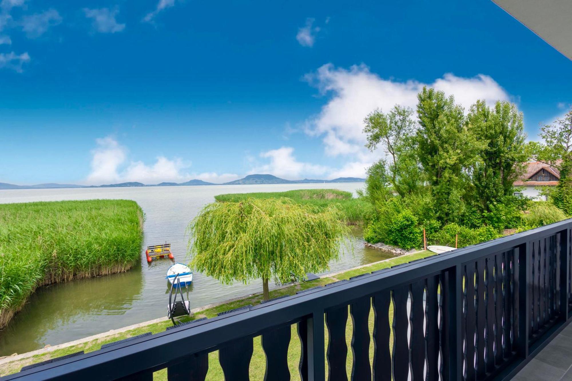 Balaton A Kertben - Balaton In The Garden - Beachfront Houses With Beautiful View, Private Beach 鲍洛通费尼韦什 外观 照片